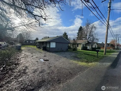 10908 Valley Avenue E Puyallup WA 98372