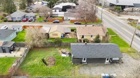 10908 Valley Avenue E Puyallup WA 98372