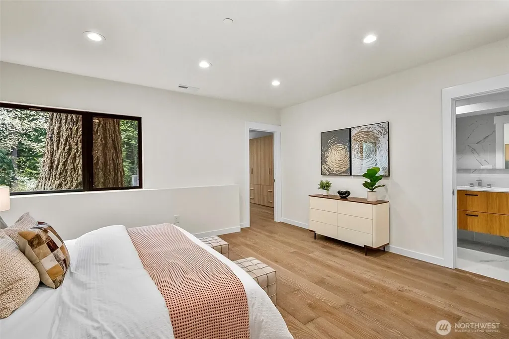 10823 SE 12th Street Bellevue WA 98004