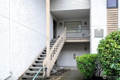 10401 NE 32nd Place Bellevue WA 98004