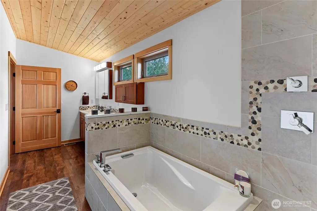 7618 NE Zachariasen Court Hansville WA 98340