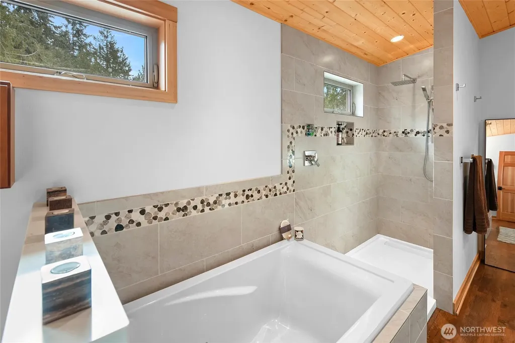 7618 NE Zachariasen Court Hansville WA 98340
