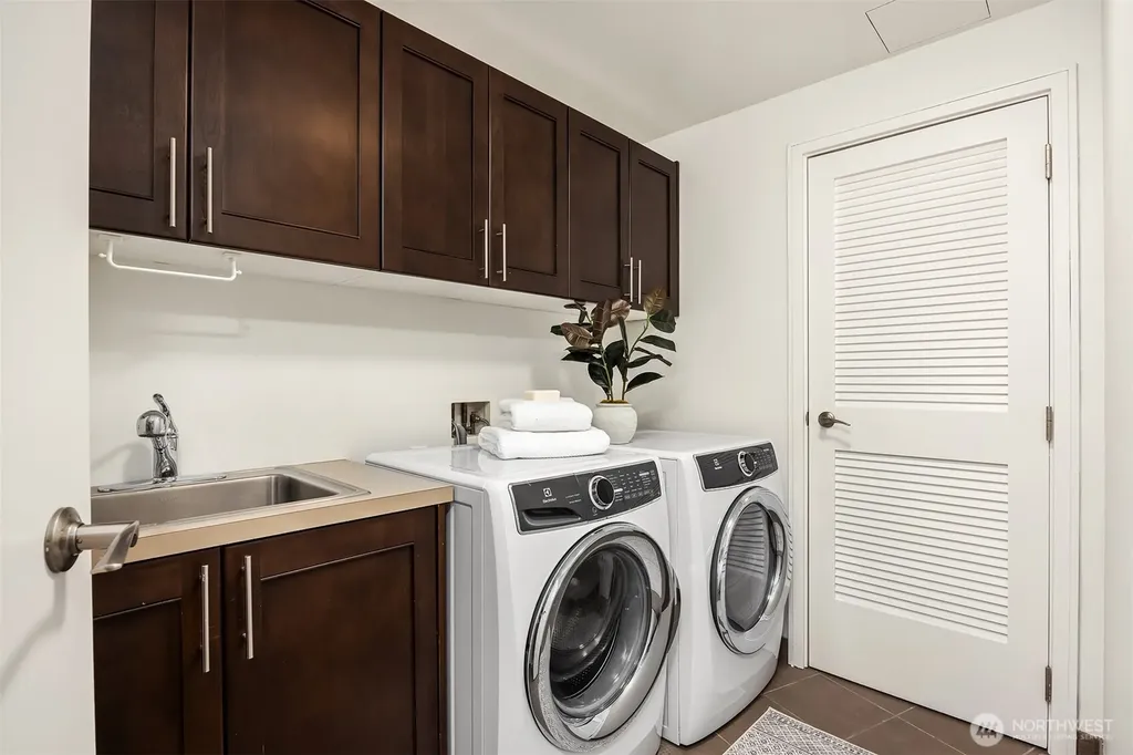 10650 NE 9th Place Bellevue WA 98004