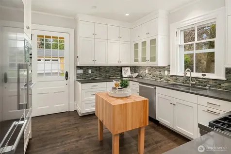 4004 Washington Avenue W Seattle WA 98199