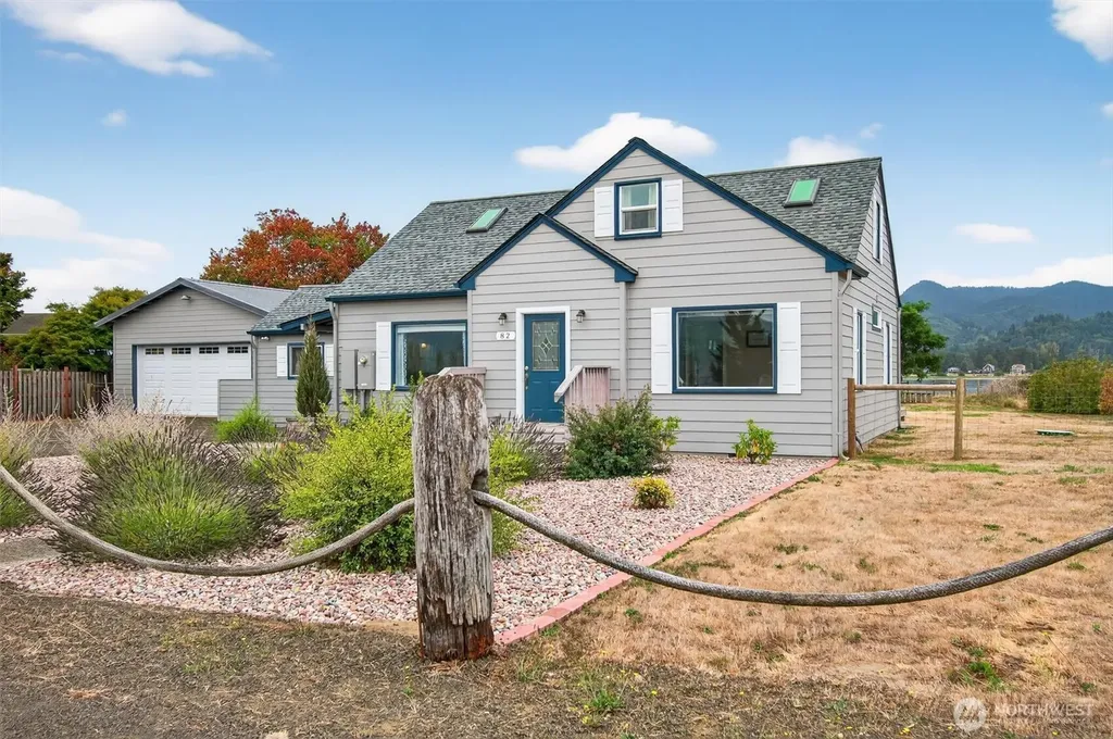 82 E Sunny Sands Road Cathlamet WA 98612