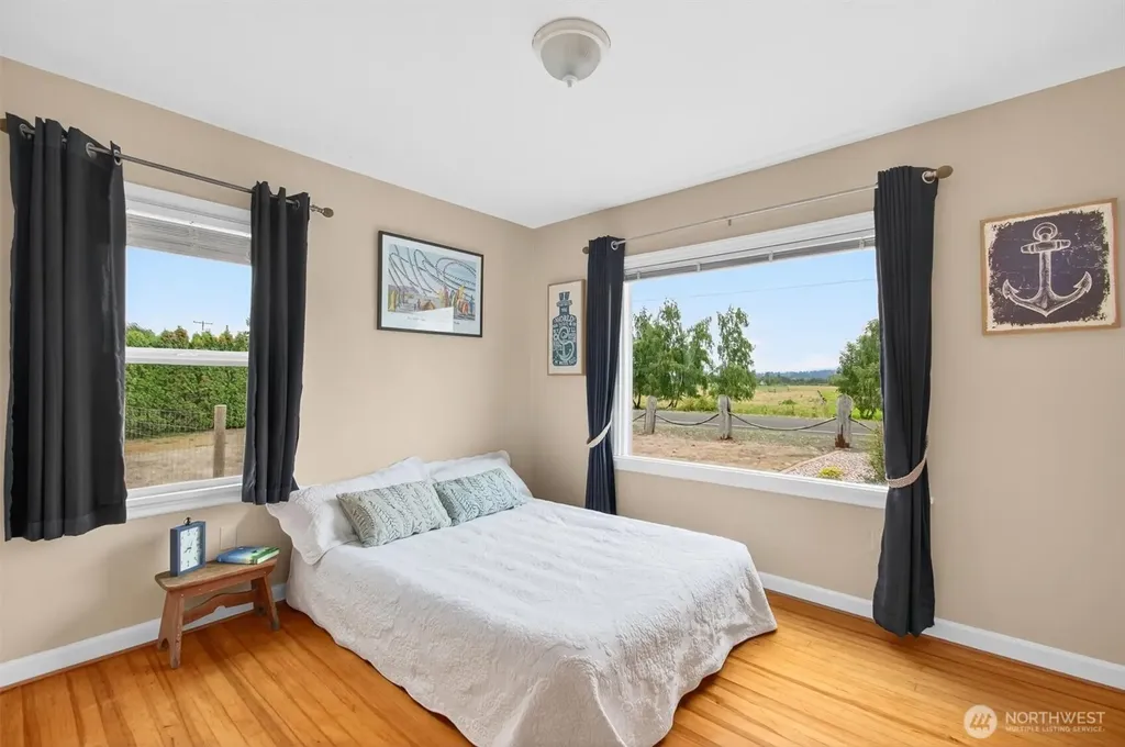 82 E Sunny Sands Road Cathlamet WA 98612