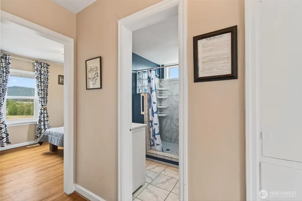 82 E Sunny Sands Road Cathlamet WA 98612
