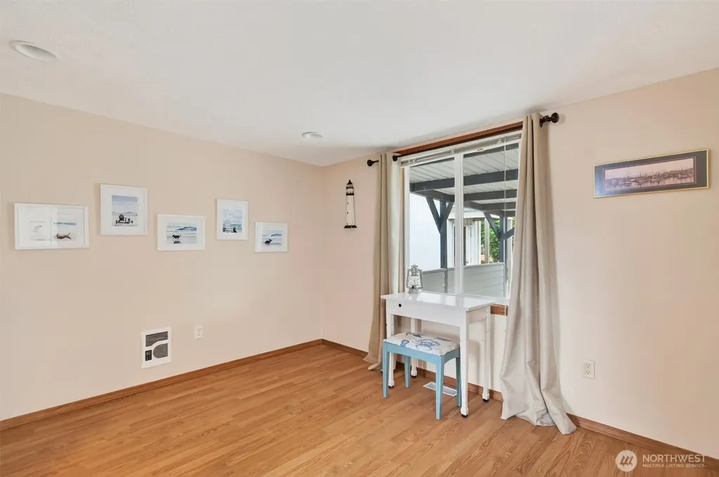 82 E Sunny Sands Road Cathlamet WA 98612