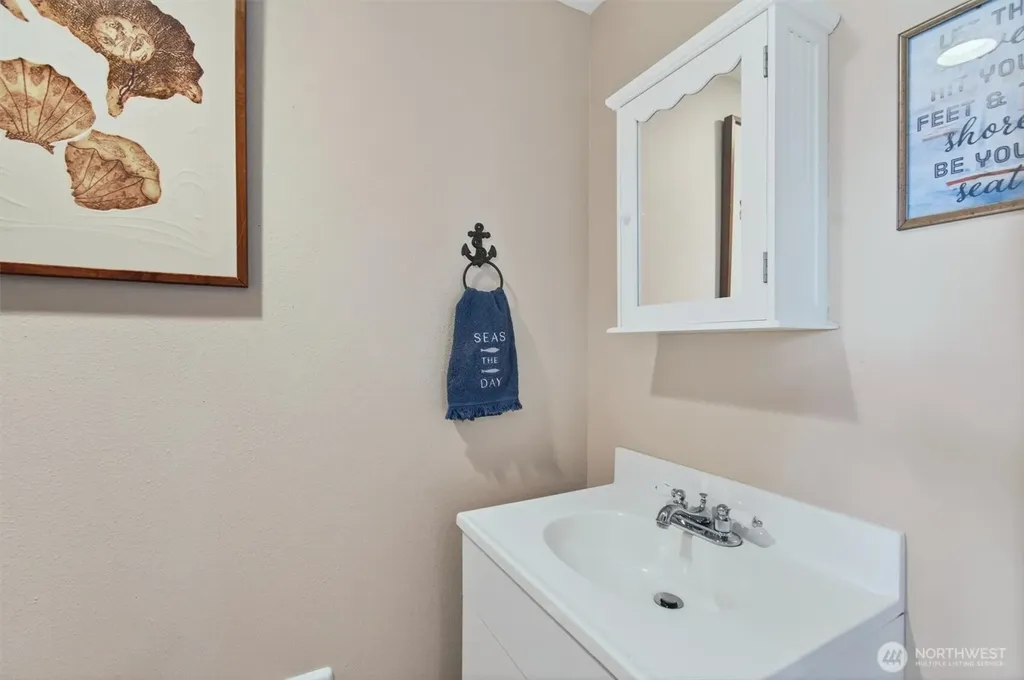 82 E Sunny Sands Road Cathlamet WA 98612