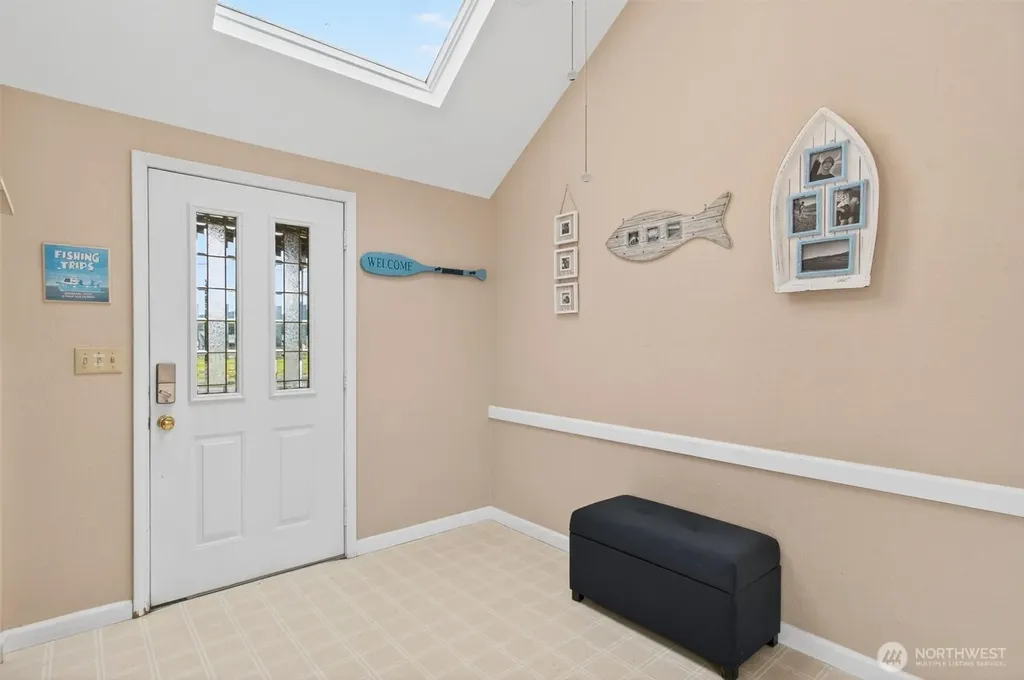 82 E Sunny Sands Road Cathlamet WA 98612
