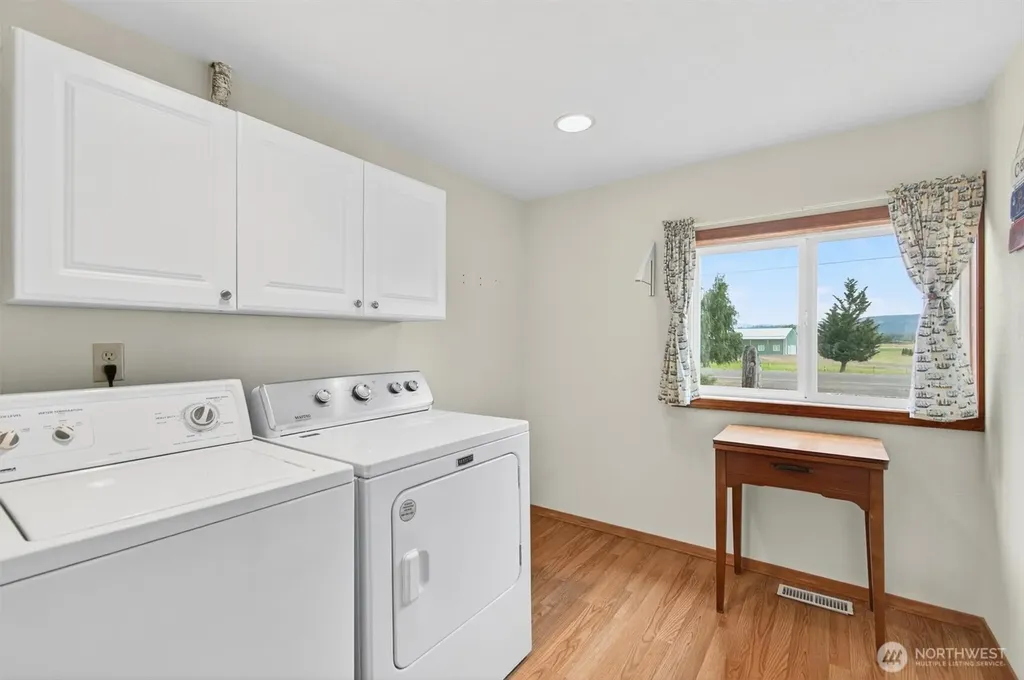 82 E Sunny Sands Road Cathlamet WA 98612