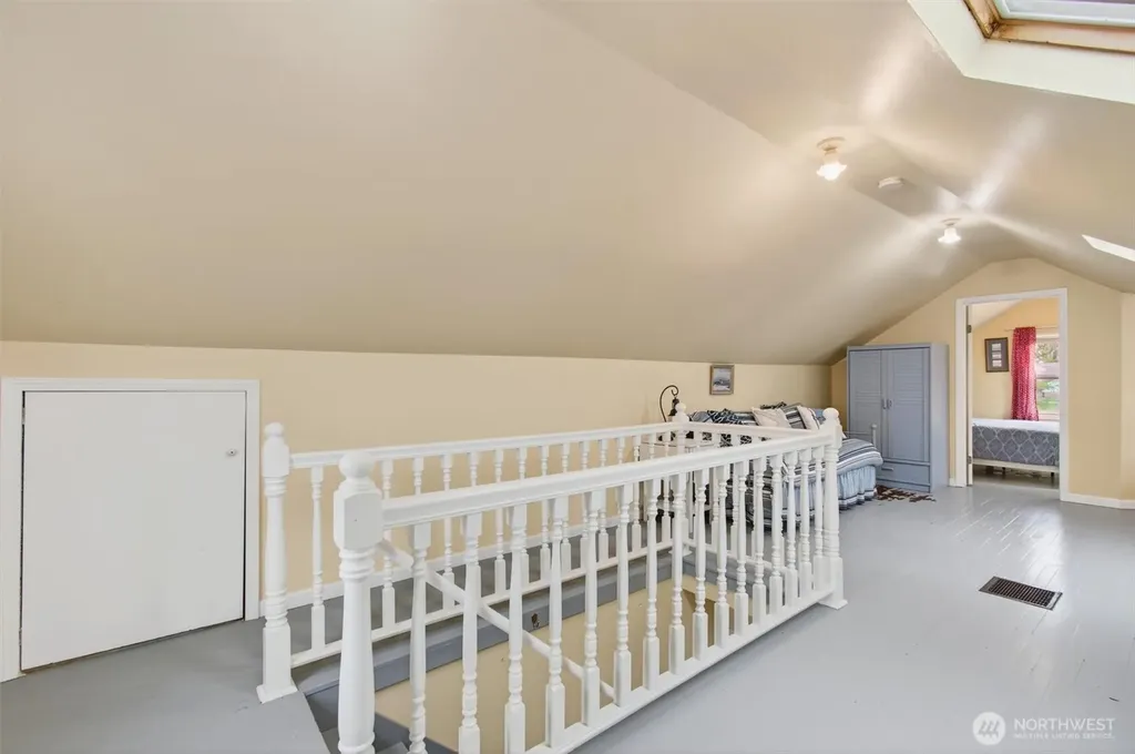 82 E Sunny Sands Road Cathlamet WA 98612