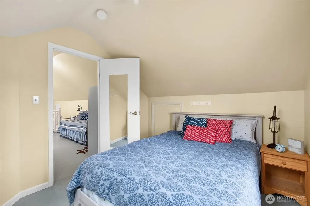 82 E Sunny Sands Road Cathlamet WA 98612