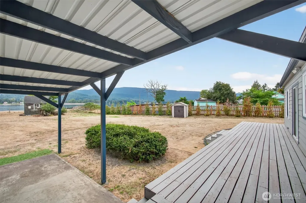 82 E Sunny Sands Road Cathlamet WA 98612