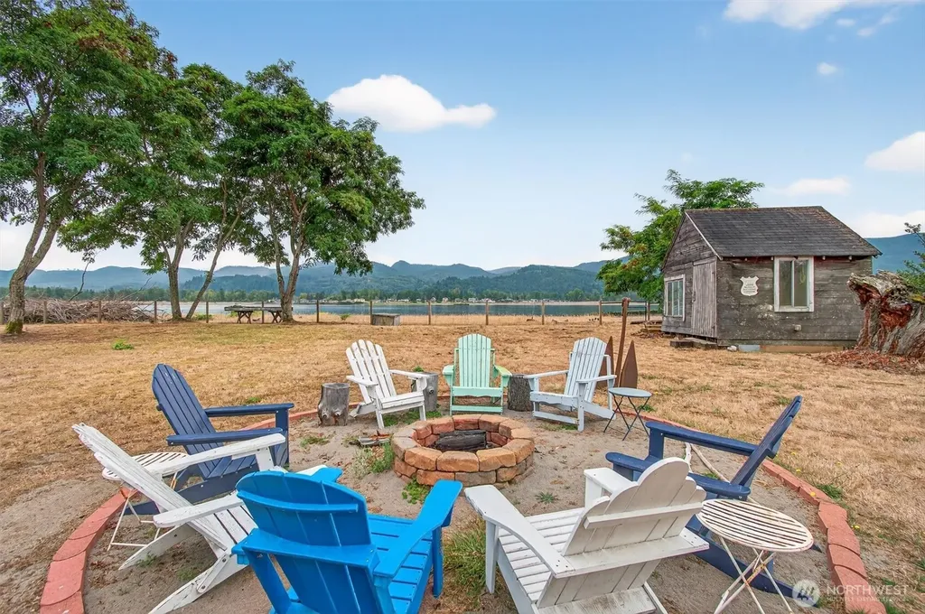 82 E Sunny Sands Road Cathlamet WA 98612