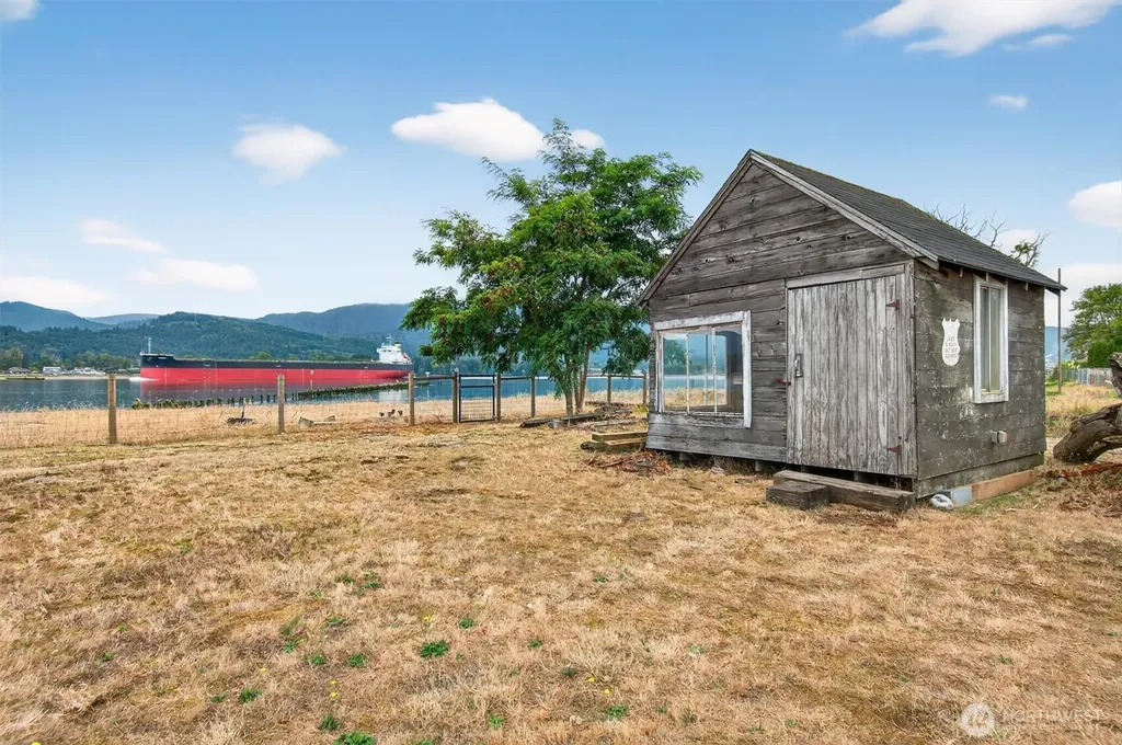 82 E Sunny Sands Road Cathlamet WA 98612