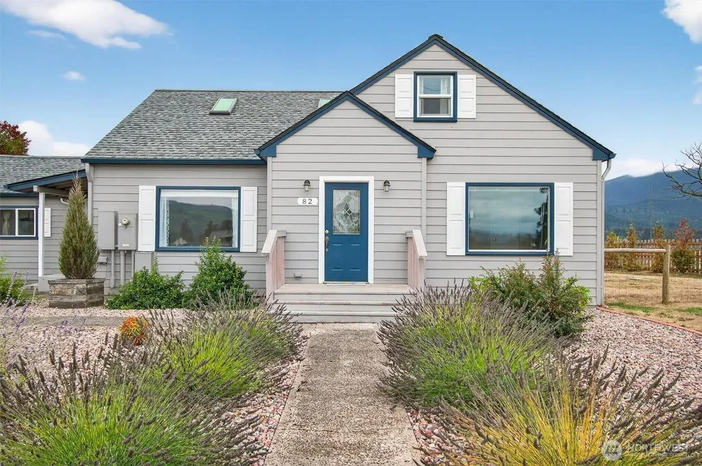 82 E Sunny Sands Road Cathlamet WA 98612