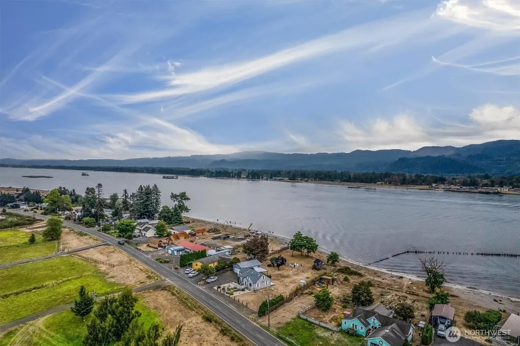 82 E Sunny Sands Road Cathlamet WA 98612