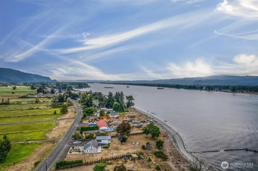 82 E Sunny Sands Road Cathlamet WA 98612