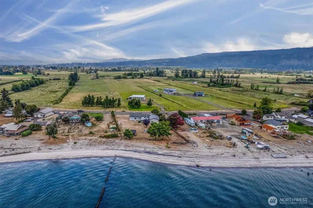 82 E Sunny Sands Road Cathlamet WA 98612