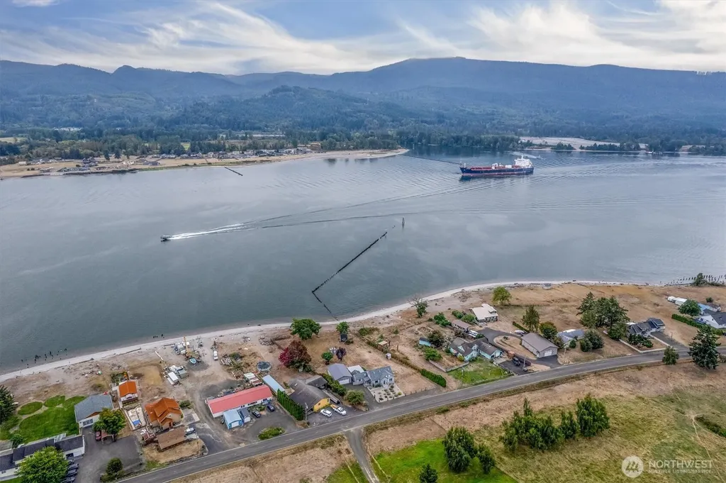 82 E Sunny Sands Road Cathlamet WA 98612