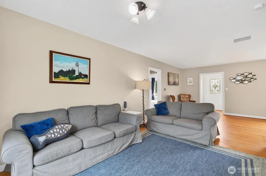 82 E Sunny Sands Road Cathlamet WA 98612