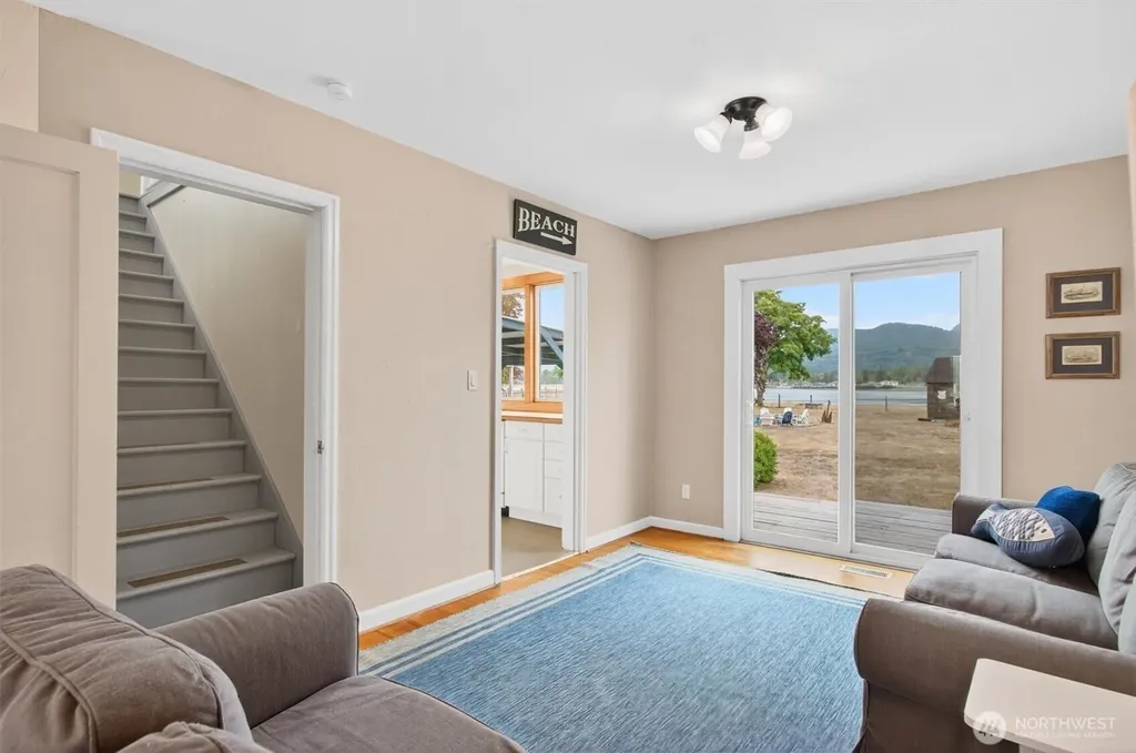 82 E Sunny Sands Road Cathlamet WA 98612