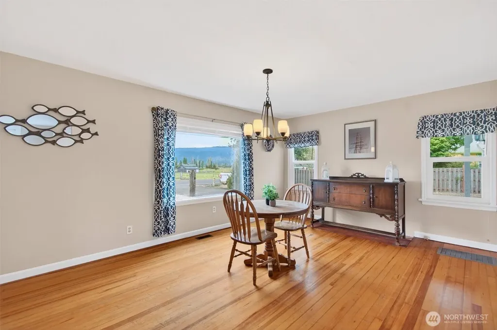 82 E Sunny Sands Road Cathlamet WA 98612