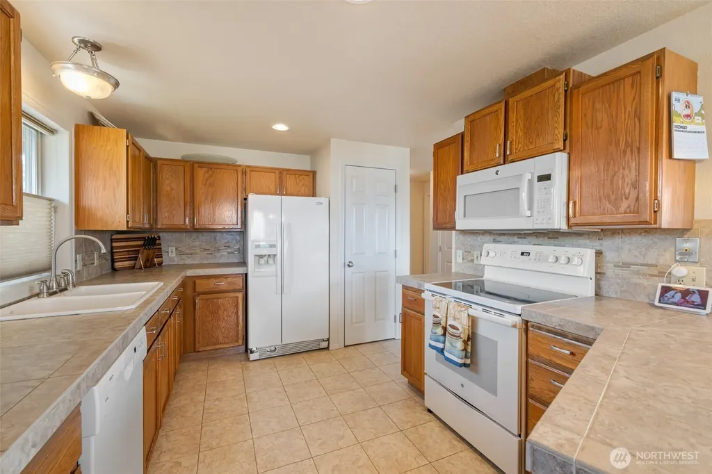 1728 W 6th Street Port Angeles WA 98363