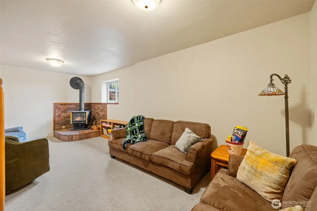 1728 W 6th Street Port Angeles WA 98363