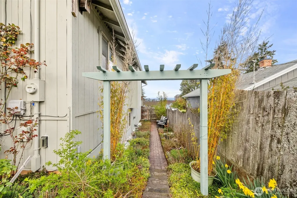 1728 W 6th Street Port Angeles WA 98363