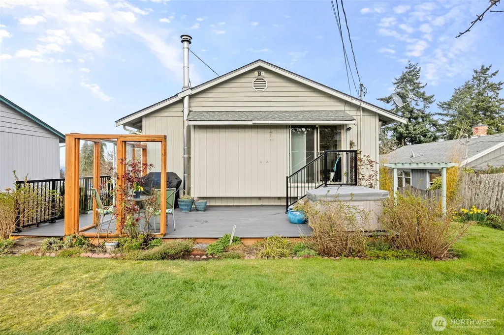 1728 W 6th Street Port Angeles WA 98363