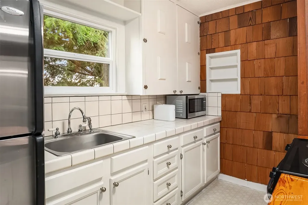 18023 62nd Avenue NE Kenmore WA 98028