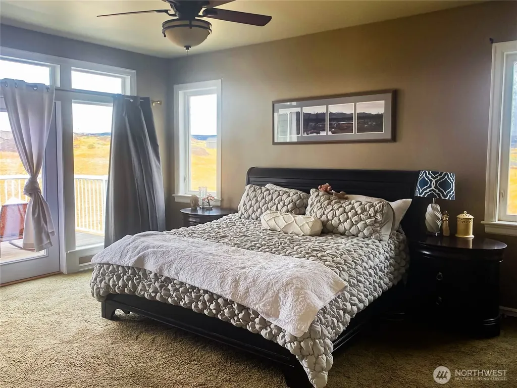 55776 Bay Area Drive Electric City WA 99123