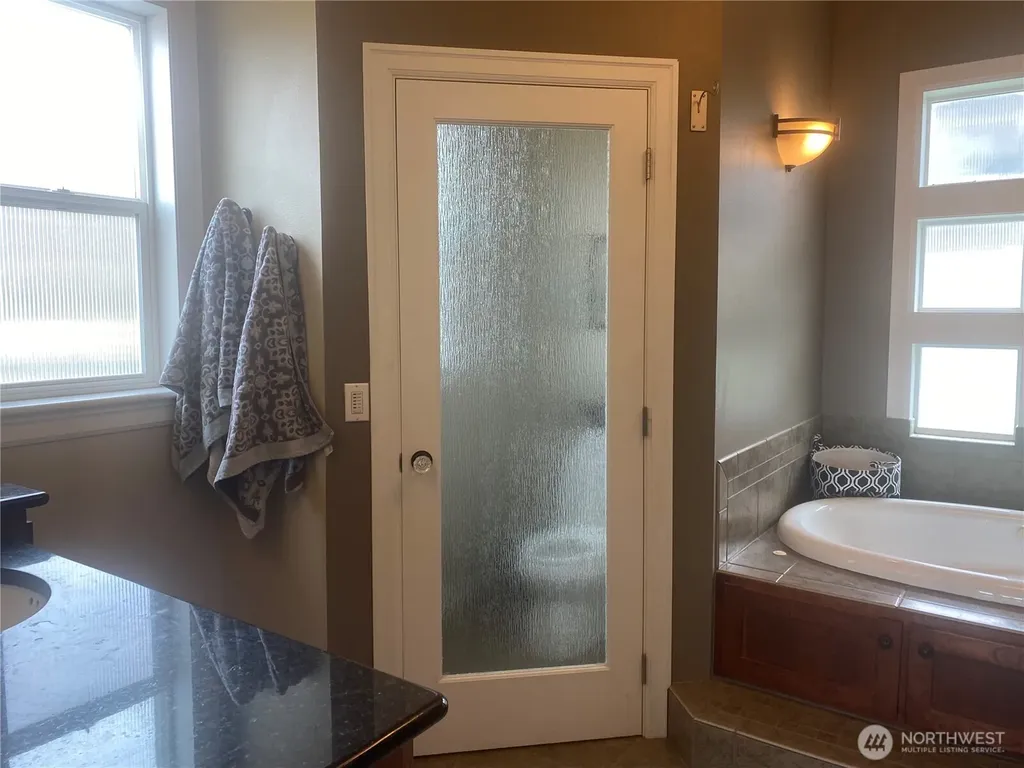 55776 Bay Area Drive Electric City WA 99123