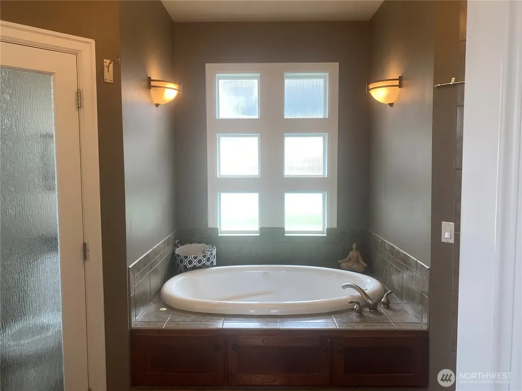 55776 Bay Area Drive Electric City WA 99123