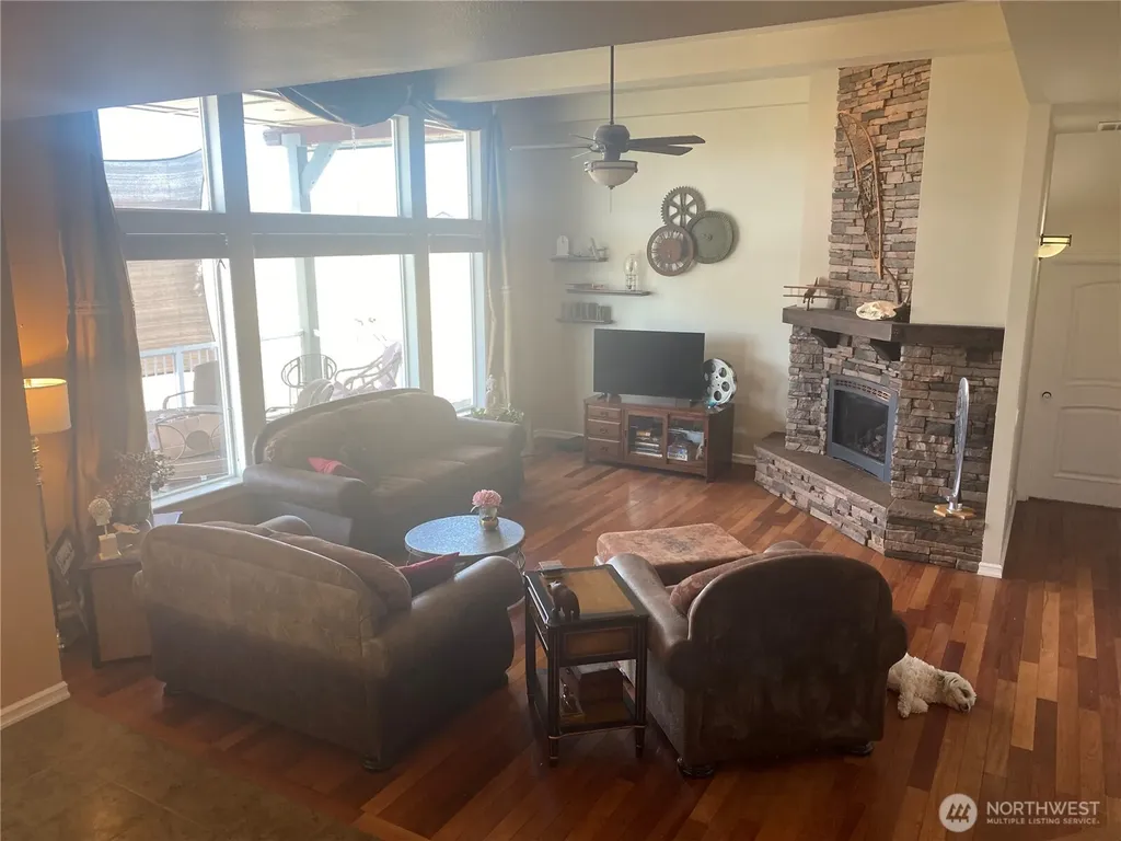 55776 Bay Area Drive Electric City WA 99123