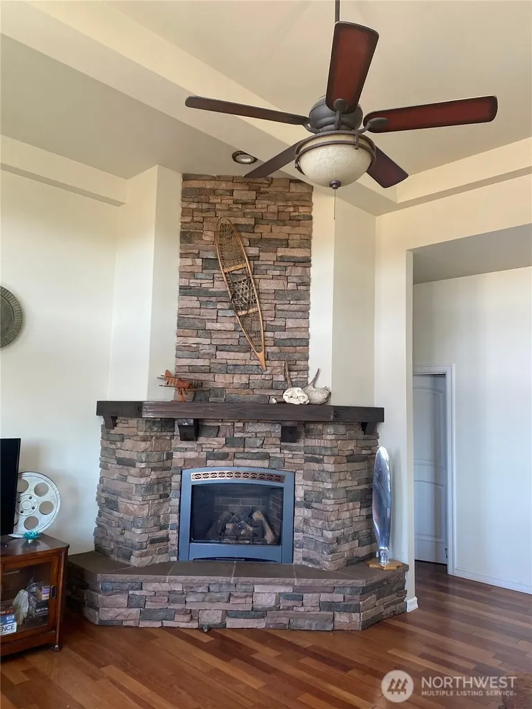 55776 Bay Area Drive Electric City WA 99123
