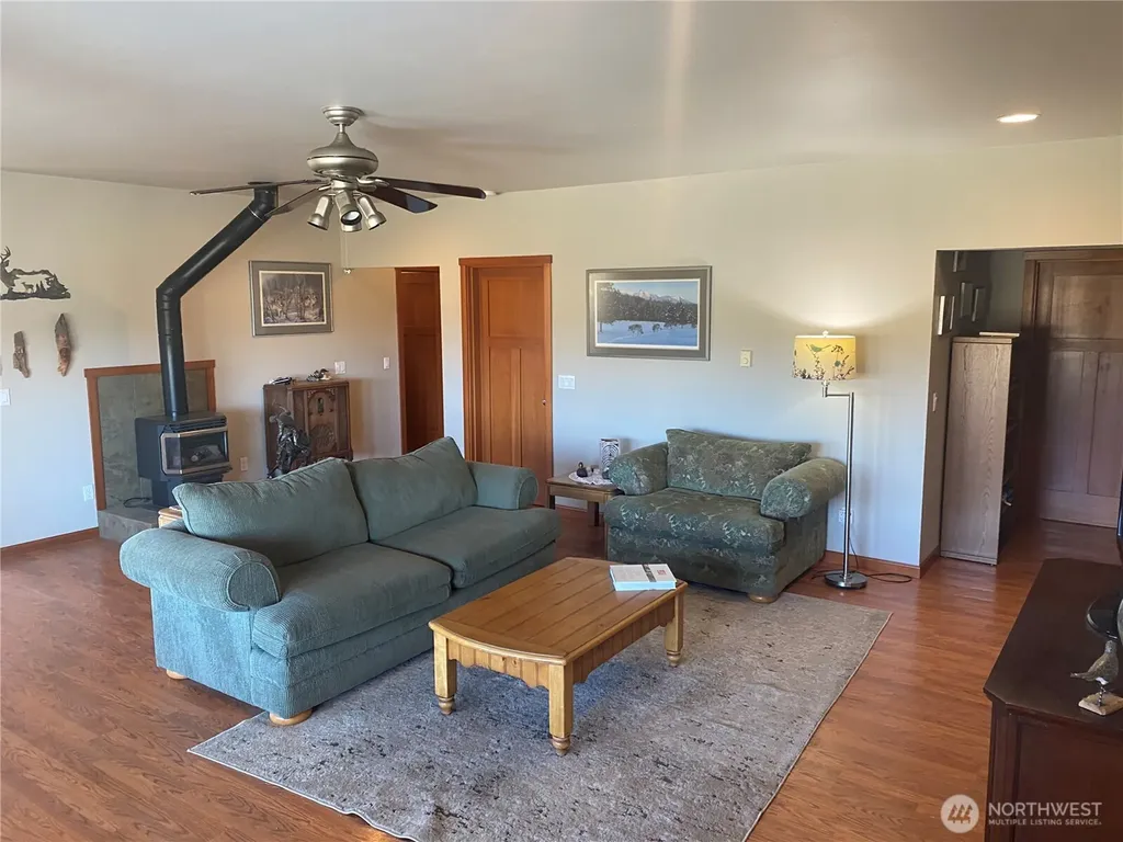 55776 Bay Area Drive Electric City WA 99123