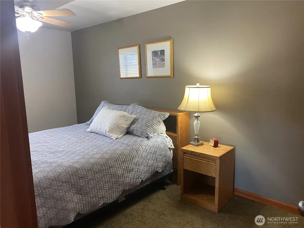 55776 Bay Area Drive Electric City WA 99123