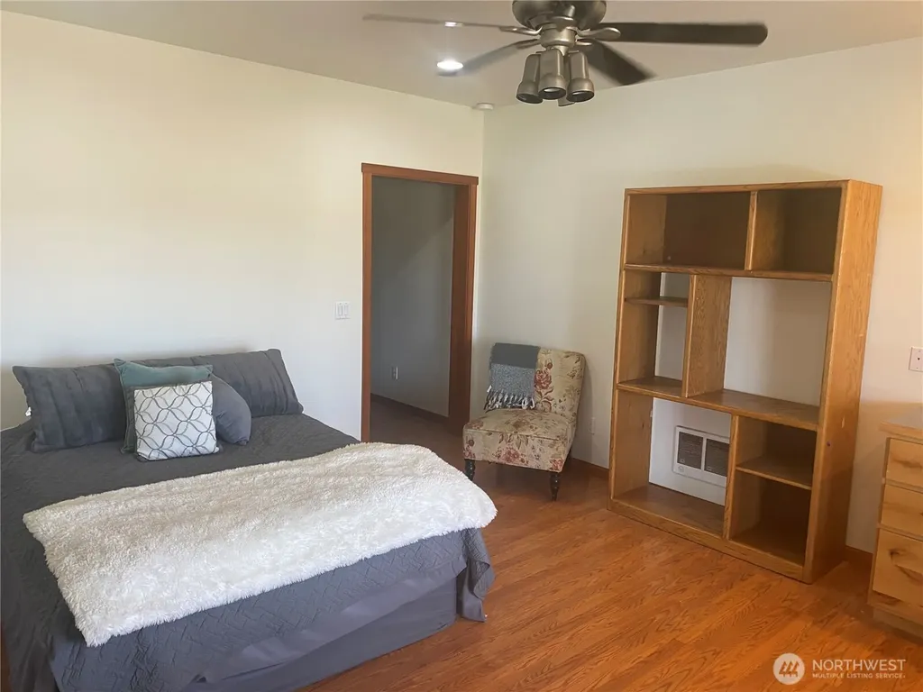 55776 Bay Area Drive Electric City WA 99123