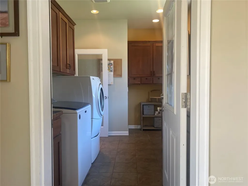 55776 Bay Area Drive Electric City WA 99123