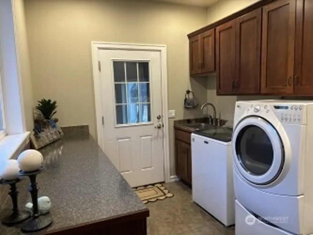 55776 Bay Area Drive Electric City WA 99123