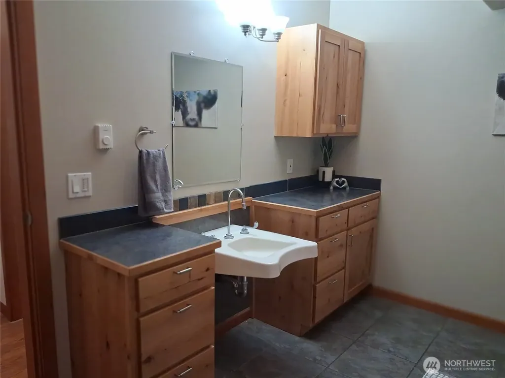 55776 Bay Area Drive Electric City WA 99123
