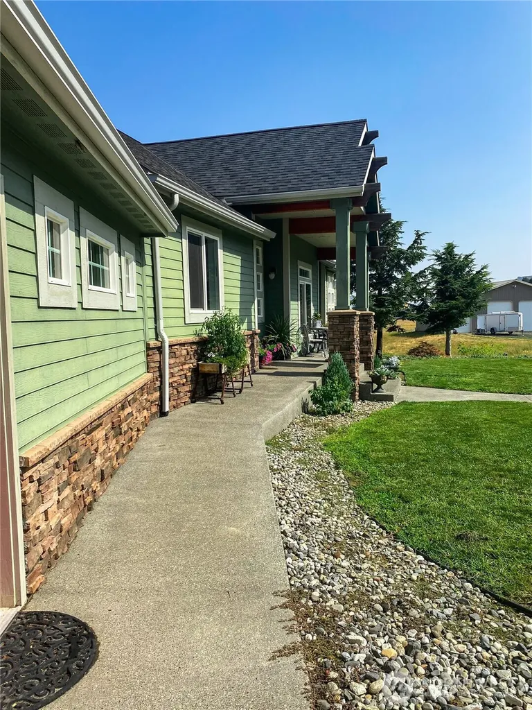 55776 Bay Area Drive Electric City WA 99123