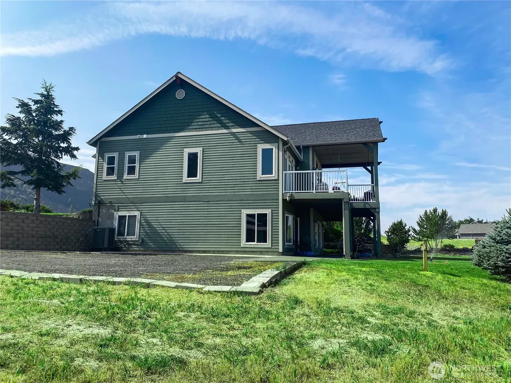 55776 Bay Area Drive Electric City WA 99123
