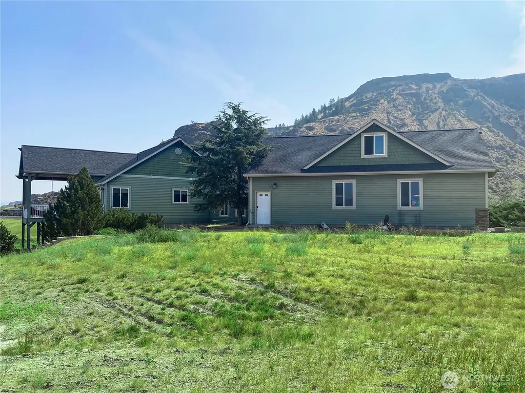 55776 Bay Area Drive Electric City WA 99123