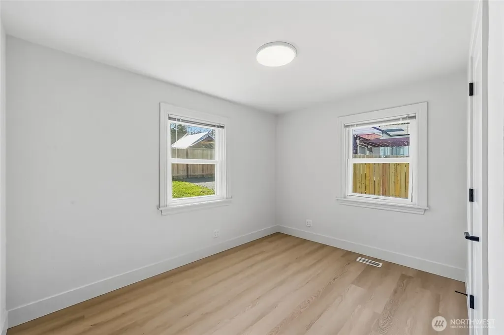 1221 S 101st Street Seattle WA 98168
