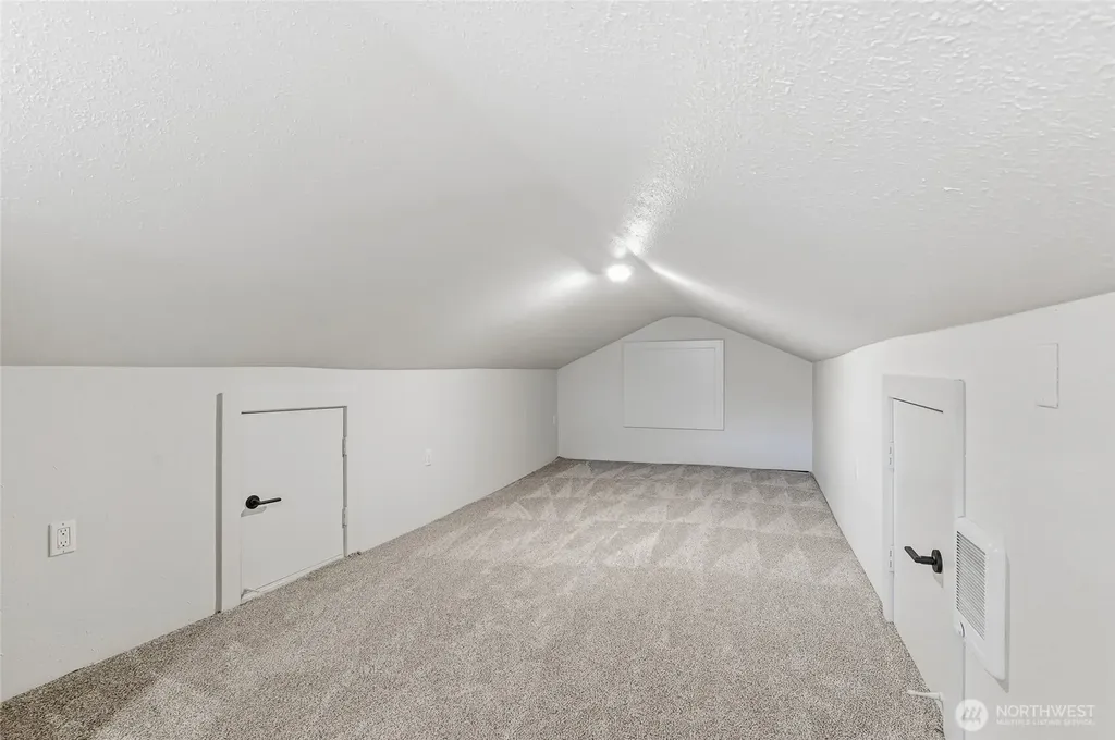 1221 S 101st Street Seattle WA 98168