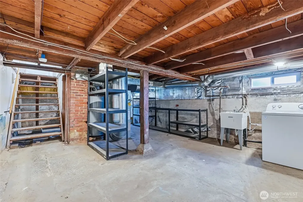 1221 S 101st Street Seattle WA 98168